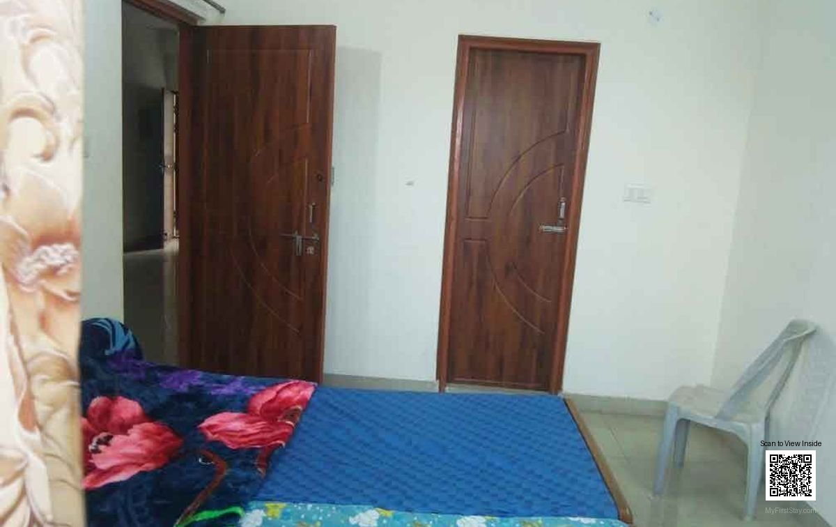 Male paying guest