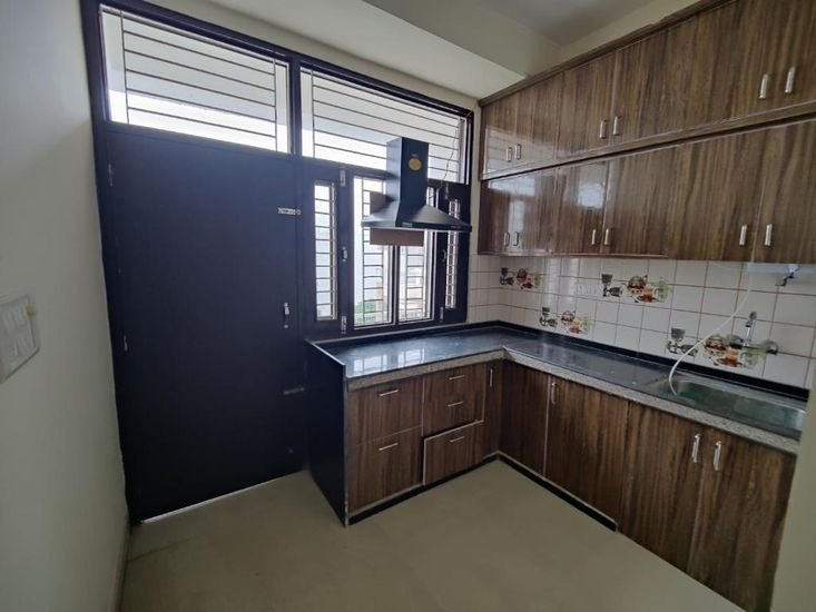 Nomadic Paying Guest